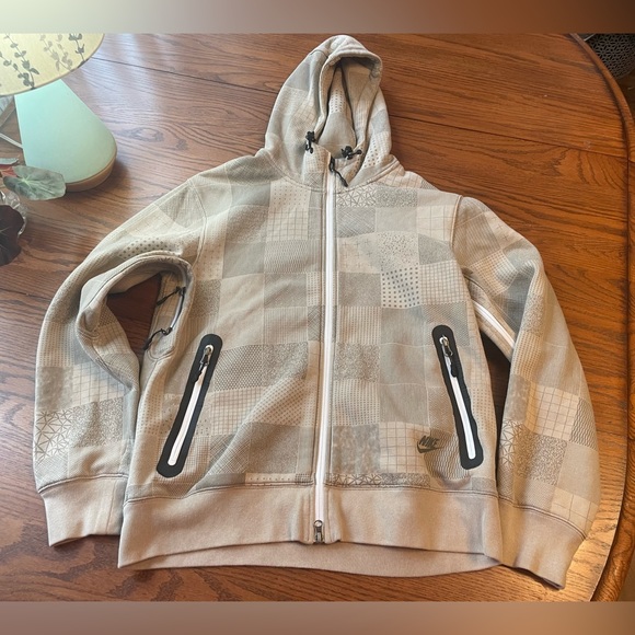 Nike Other - Nike mens M printed tan full zip hooded jacket sweatshirt